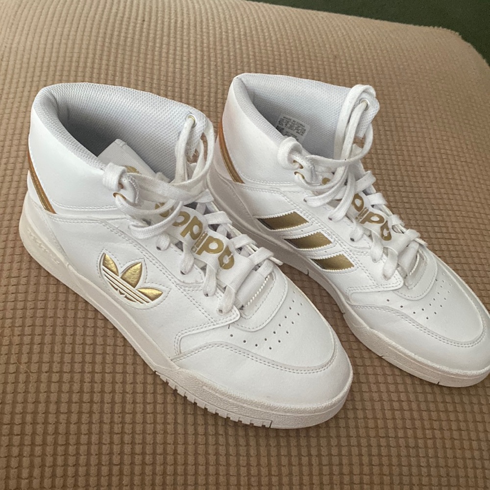 Adidas basketball shoes size 6 1/2 white with gold trim